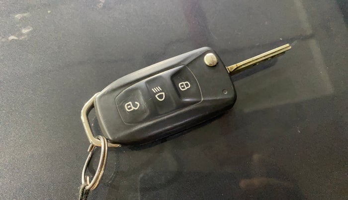 2019 Tata NEXON XM PETROL, Petrol, Manual, 31,721 km, Key Close Up