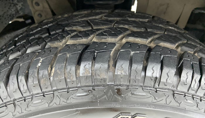 2016 Mahindra Scorpio S10, Diesel, Manual, 75,323 km, Right Front Tyre Tread