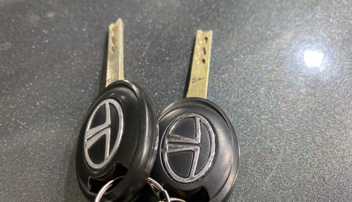 2024 Tata NEXON SMART 1.2 PETROL, Petrol, Manual, 29,844 km, Key Close Up