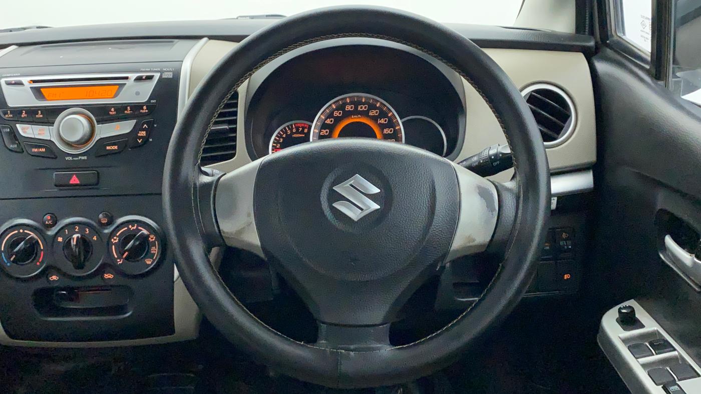 2015 Maruti Wagon R 1.0 VXI, Petrol, Manual, 48,582 km, Steering Wheel Close Up