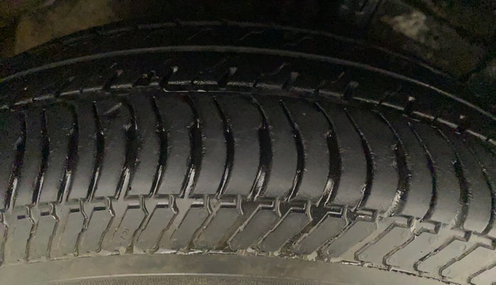 2014 Maruti Swift VDI, Diesel, Manual, 83,006 km, Right Rear Tyre Tread