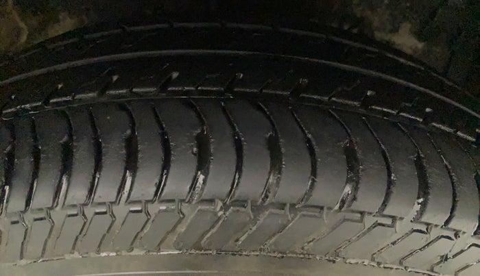 2014 Maruti Swift VDI, Diesel, Manual, 83,006 km, Right Front Tyre Tread