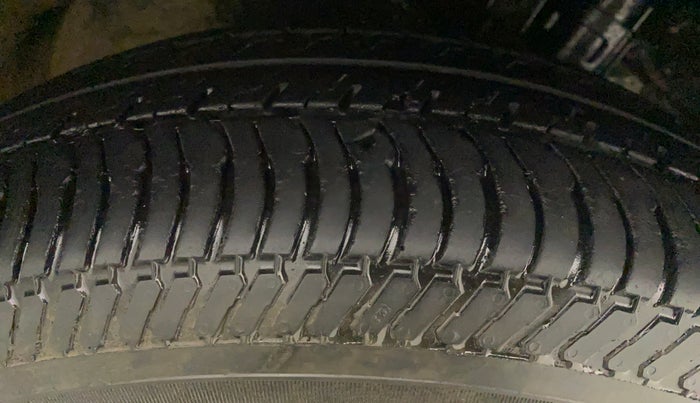 2014 Maruti Swift VDI, Diesel, Manual, 83,006 km, Left Front Tyre Tread