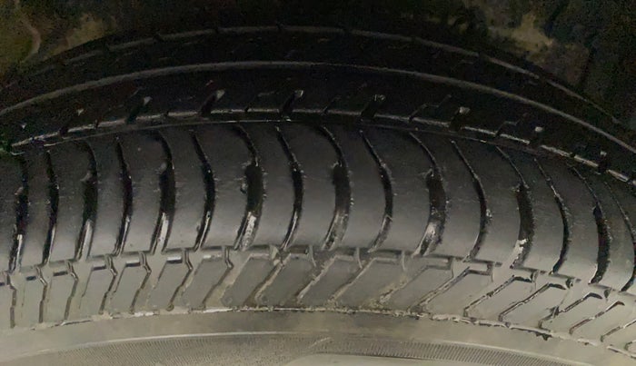 2014 Maruti Swift VDI, Diesel, Manual, 83,006 km, Left Rear Tyre Tread