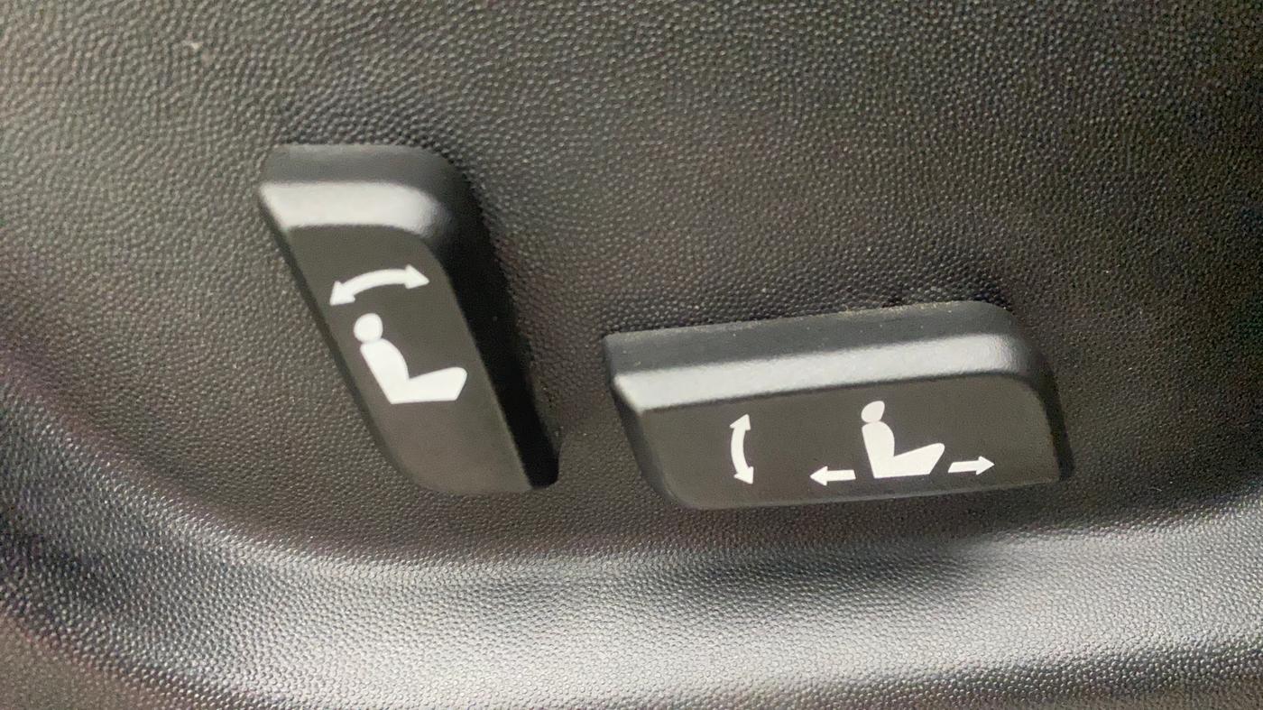 2021 Mahindra XUV500 W11(O), Diesel, Manual, 21,439 km, Driver Side Adjustment Panel