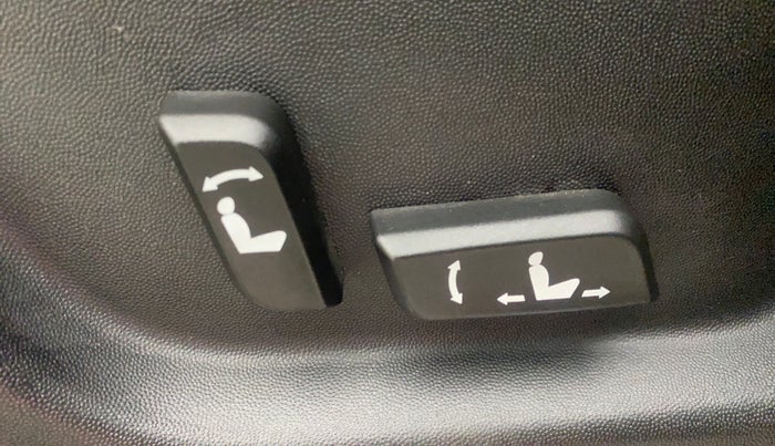 2021 Mahindra XUV500 W11(O), Diesel, Manual, 21,359 km, Driver Side Adjustment Panel