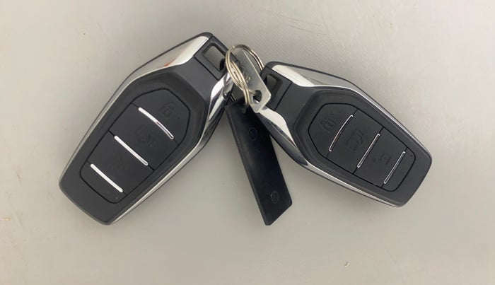 2021 Mahindra XUV500 W11(O), Diesel, Manual, 21,359 km, Key Close Up