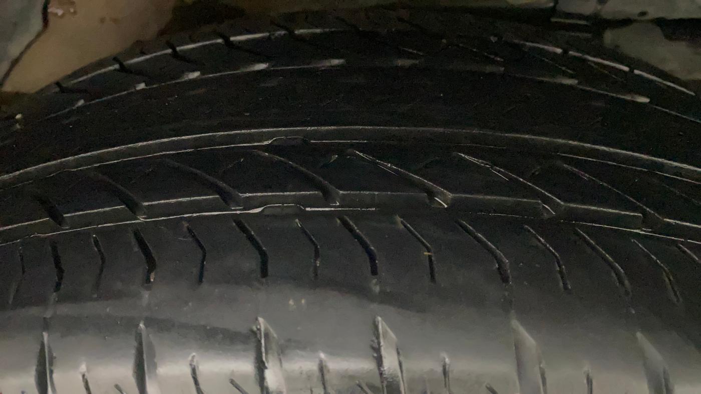 2021 Mahindra XUV500 W11(O), Diesel, Manual, 21,439 km, Left Rear Tyre Tread