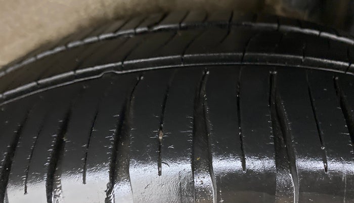 2012 Maruti Ritz VDI, Diesel, Manual, 99,058 km, Left Rear Tyre Tread