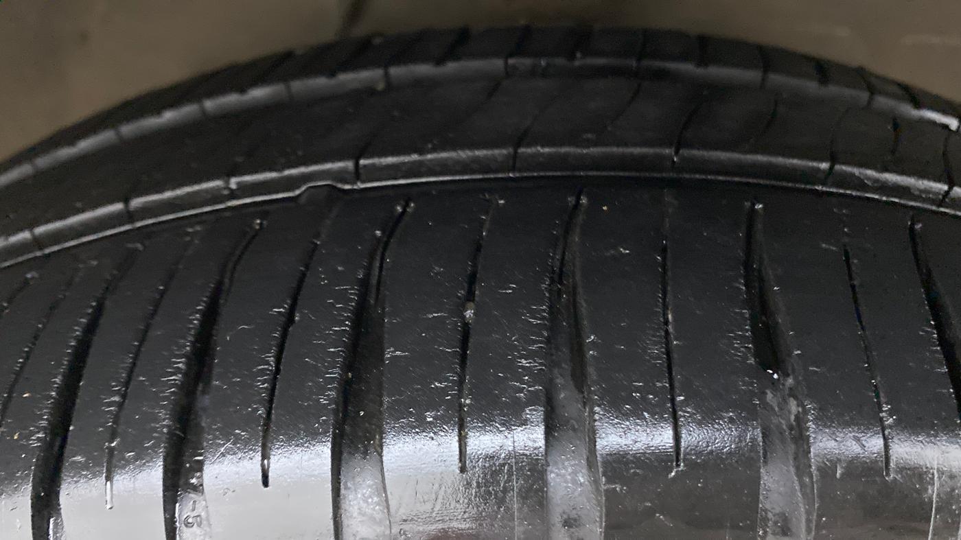 2012 Maruti Ritz VDI, Diesel, Manual, 99,058 km, Right Front Tyre Tread