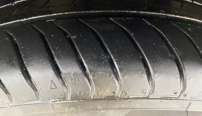 2017 Maruti Celerio VXI AMT (O), Petrol, Automatic, 52,574 km, Left Front Tyre Tread