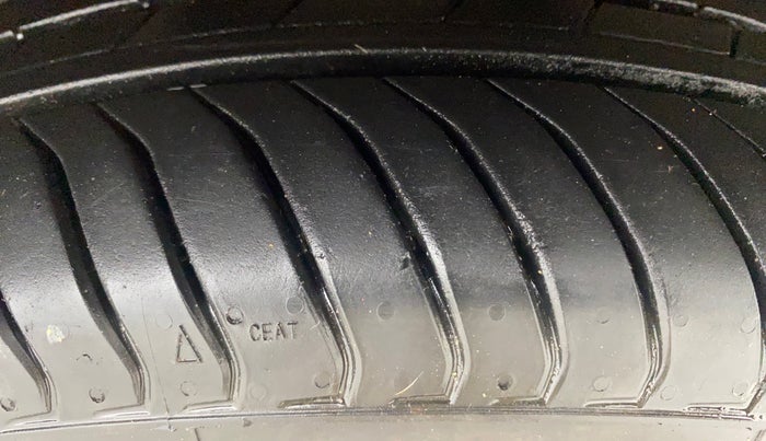 2017 Maruti Celerio VXI AMT (O), Petrol, Automatic, 52,574 km, Right Front Tyre Tread