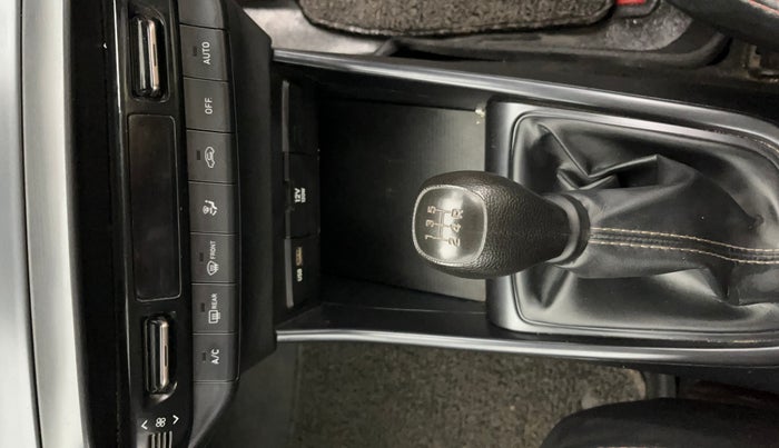 2022 Hyundai NEW I20 SPORTZ 1.2 MT, Petrol, Manual, 36,393 km, Gear Lever