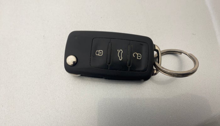 2016 Volkswagen Polo COMFORTLINE 1.2L, Petrol, Manual, 87,064 km, Key Close Up