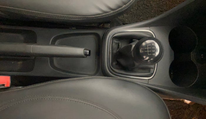 2016 Volkswagen Polo COMFORTLINE 1.2L, Petrol, Manual, 87,064 km, Gear Lever