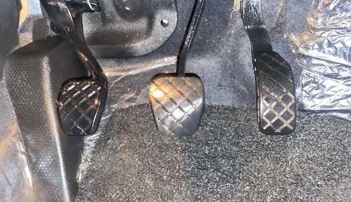 2016 Volkswagen Polo COMFORTLINE 1.2L, Petrol, Manual, 87,064 km, Pedals