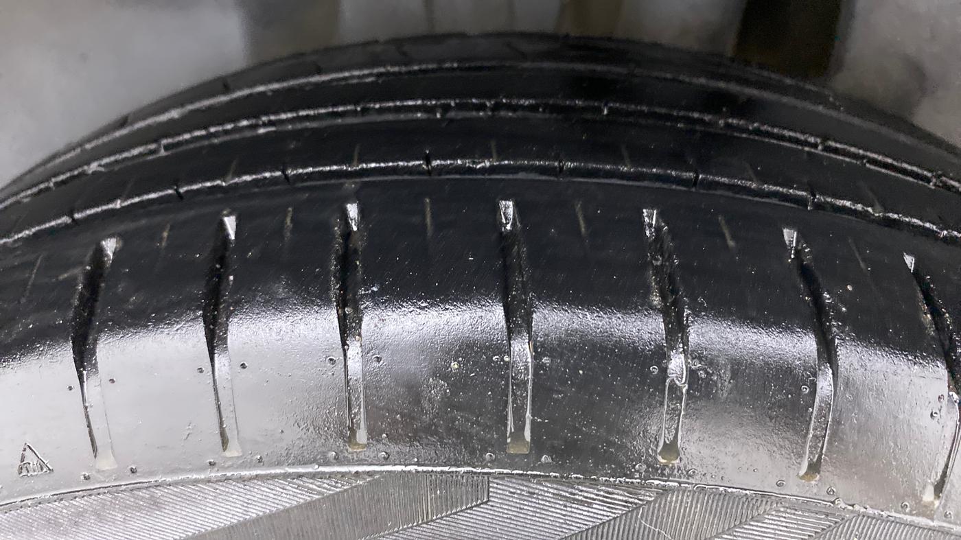2019 Maruti Swift ZXI + AMT, Petrol, Automatic, 28,613 km, Left Rear Tyre Tread