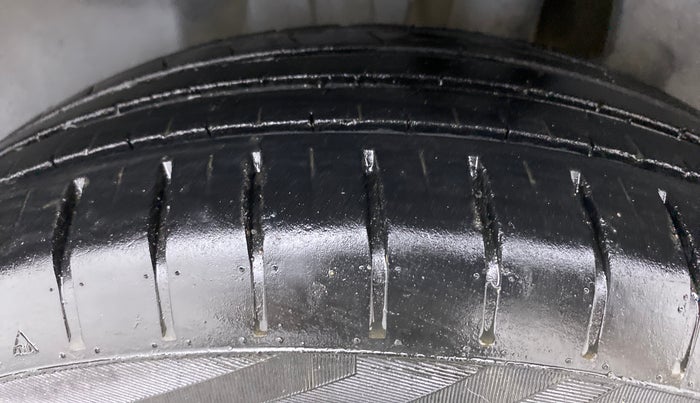 2019 Maruti Swift ZXI + AMT, Petrol, Automatic, 28,613 km, Left Rear Tyre Tread