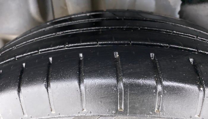 2019 Maruti Swift ZXI + AMT, Petrol, Automatic, 28,613 km, Right Rear Tyre Tread