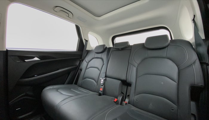 2019 MG HECTOR SHARP DCT PETROL, Petrol, Automatic, 32,460 km, Right Side Rear Door Cabin