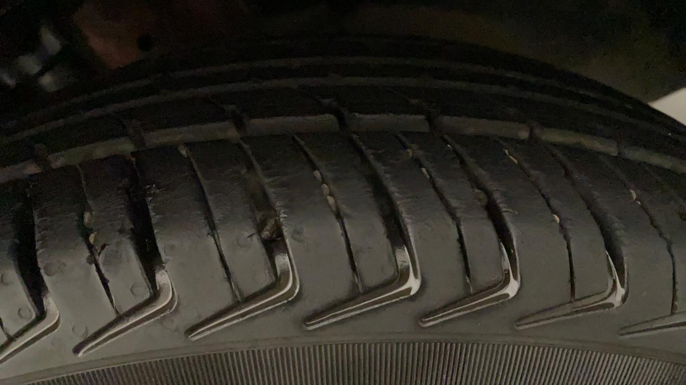 2019 Renault Kwid RXT 1.0 AMT (O), Petrol, Automatic, 35,048 km, Left Front Tyre Tread