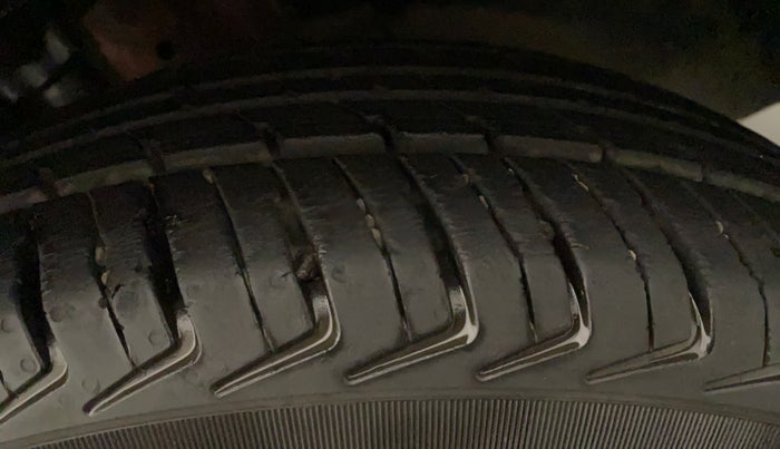 2019 Renault Kwid RXT 1.0 AMT (O), Petrol, Automatic, 35,048 km, Left Front Tyre Tread