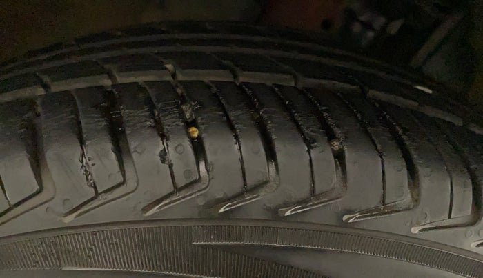2019 Renault Kwid RXT 1.0 AMT (O), Petrol, Automatic, 35,048 km, Right Rear Tyre Tread