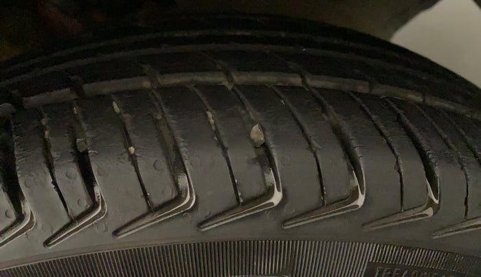 2019 Renault Kwid RXT 1.0 AMT (O), Petrol, Automatic, 35,048 km, Left Rear Tyre Tread