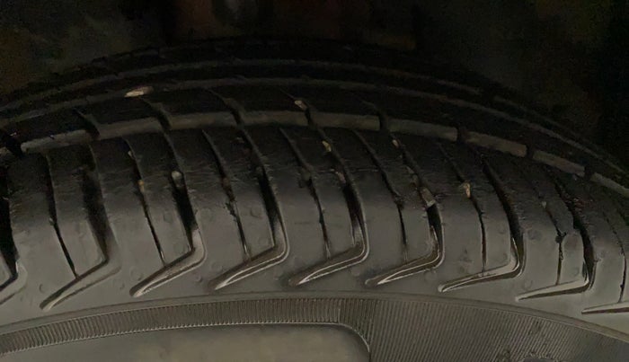 2019 Renault Kwid RXT 1.0 AMT (O), Petrol, Automatic, 35,048 km, Right Front Tyre Tread