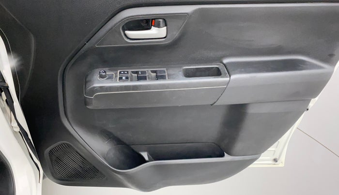 2019 Maruti New Wagon-R VXI 1.2 AMT, Petrol, Automatic, 52,152 km, Driver Side Door Panels Control