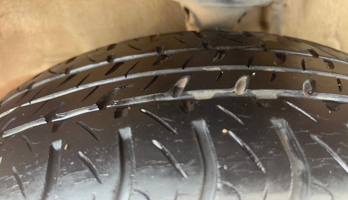 2016 Maruti Alto K10 VXI AMT, Petrol, Automatic, 68,816 km, Left Front Tyre Tread