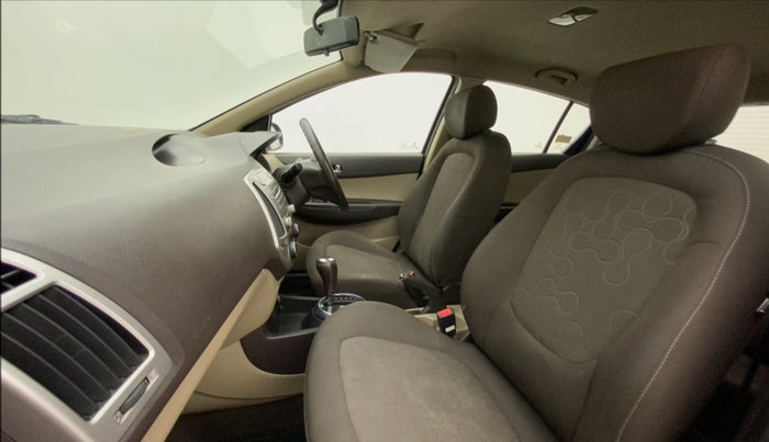 2011 Hyundai i20 ASTA 1.4 AT, Petrol, Automatic, 1,32,867 km, Right Side Front Door Cabin