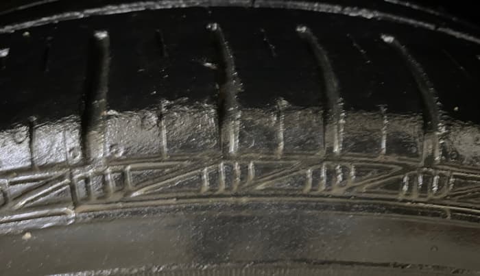 2016 Volkswagen Polo TRENDLINE 1.2L PETROL, Petrol, Manual, 1,00,319 km, Left Front Tyre Tread