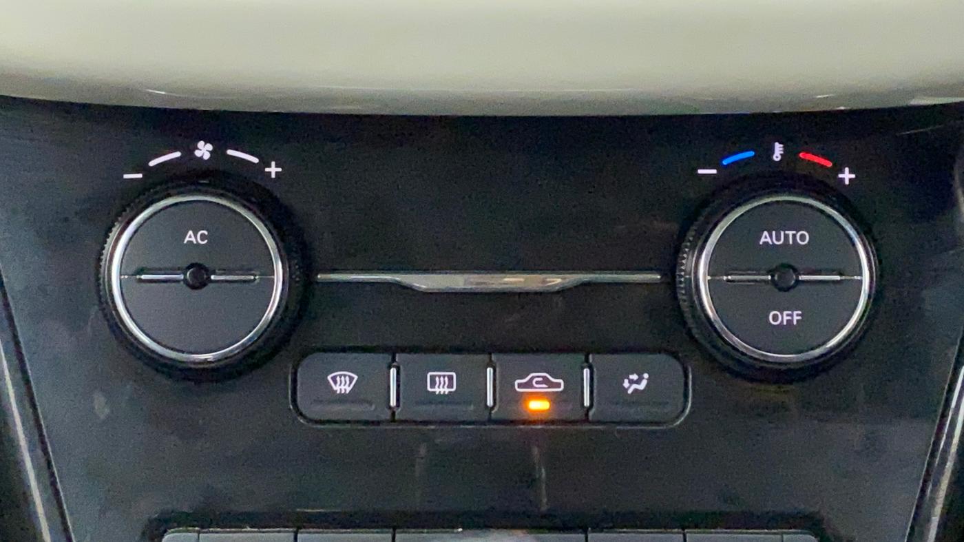 2022 Tata NEXON XZ PLUS (O) PETROL, Petrol, Manual, 8,660 km, Automatic Climate Control