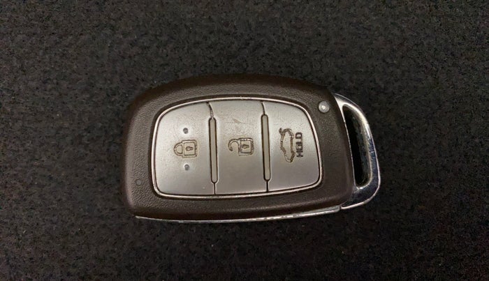 2014 Hyundai Grand i10 ASTA (O) 1.2 KAPPA VTVT, Petrol, Manual, 1,45,204 km, Key Close Up