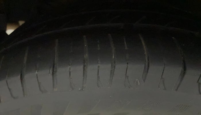 2014 Hyundai Grand i10 ASTA (O) 1.2 KAPPA VTVT, Petrol, Manual, 1,45,204 km, Right Rear Tyre Tread