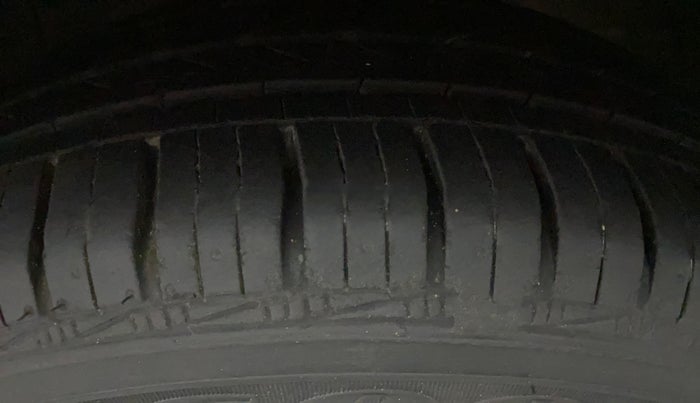 2014 Hyundai Grand i10 ASTA (O) 1.2 KAPPA VTVT, Petrol, Manual, 1,45,204 km, Left Front Tyre Tread