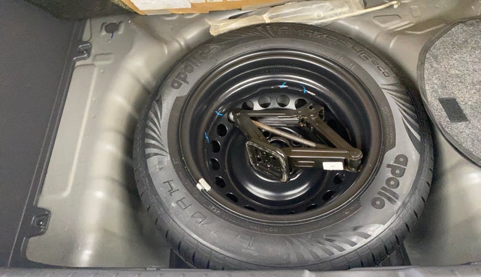 2022 Hyundai GRAND I10 NIOS SPORTZ AMT 1.2 KAPPA VTVT, Petrol, Automatic, 4,494 km, Spare Tyre