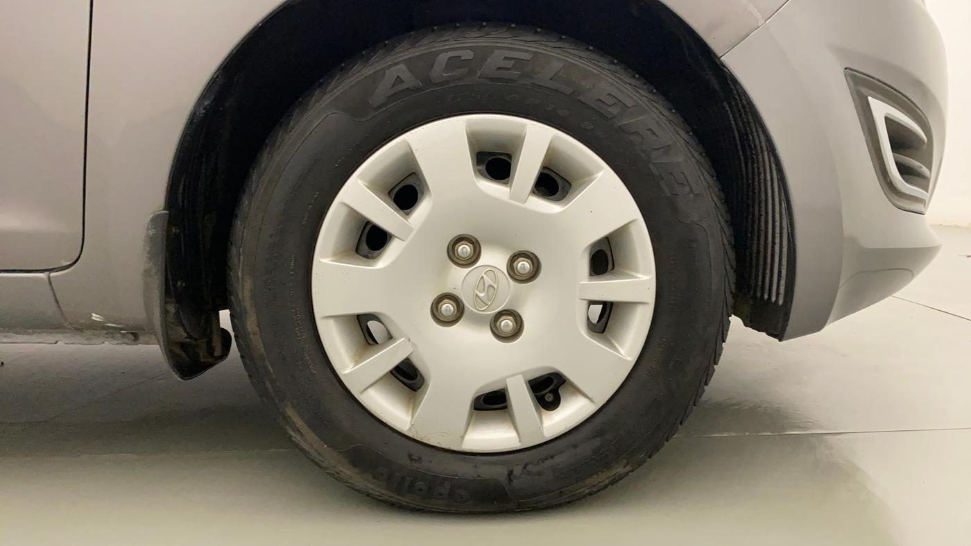 2013 Hyundai i20 MAGNA (O) 1.2, Petrol, Manual, 10,992 km, Right Front Wheel