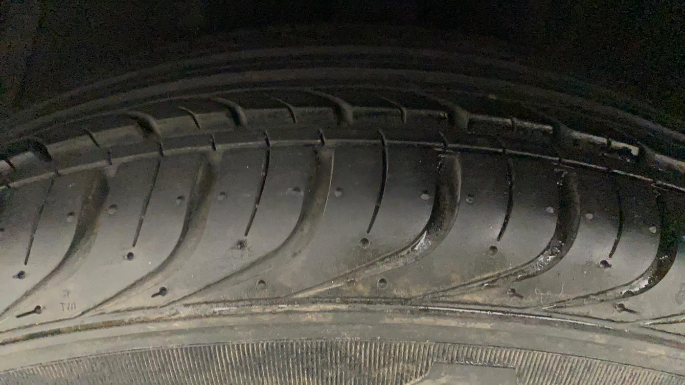 2013 Hyundai i20 MAGNA (O) 1.2, Petrol, Manual, 10,992 km, Left Front Tyre Tread