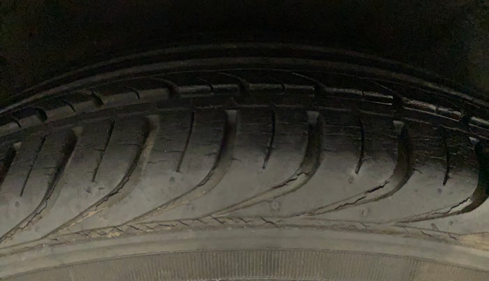 2013 Hyundai i20 MAGNA (O) 1.2, Petrol, Manual, 10,992 km, Right Rear Tyre Tread