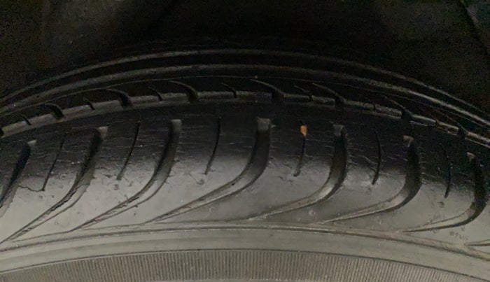 2013 Hyundai i20 MAGNA (O) 1.2, Petrol, Manual, 10,992 km, Left Rear Tyre Tread