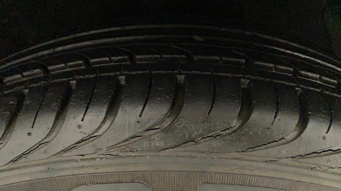 2013 Hyundai i20 MAGNA (O) 1.2, Petrol, Manual, 10,992 km, Right Front Tyre Tread
