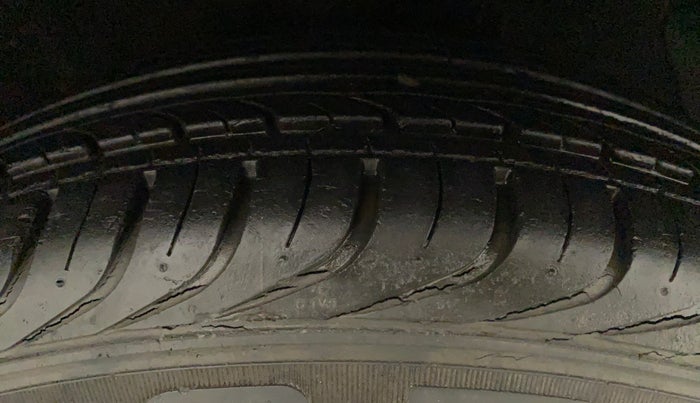 2013 Hyundai i20 MAGNA (O) 1.2, Petrol, Manual, 10,992 km, Right Front Tyre Tread
