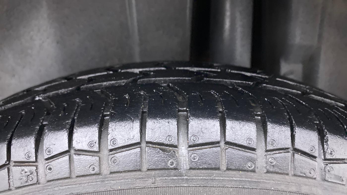 2012 Maruti Swift VXI, Petrol, Manual, 36,616 km, Left Rear Tyre Tread