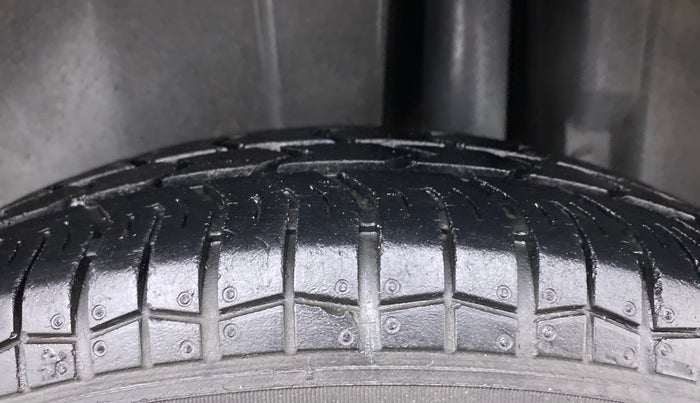 2012 Maruti Swift VXI, Petrol, Manual, 36,616 km, Left Rear Tyre Tread