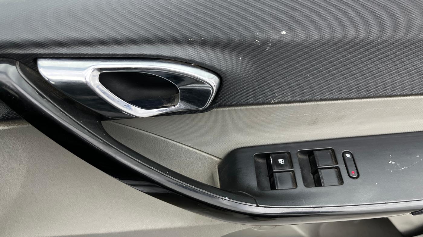 2019 Tata Tiago XZ PLUS PETROL, Petrol, Manual, 76,325 km, Driver Side Door Panels Control