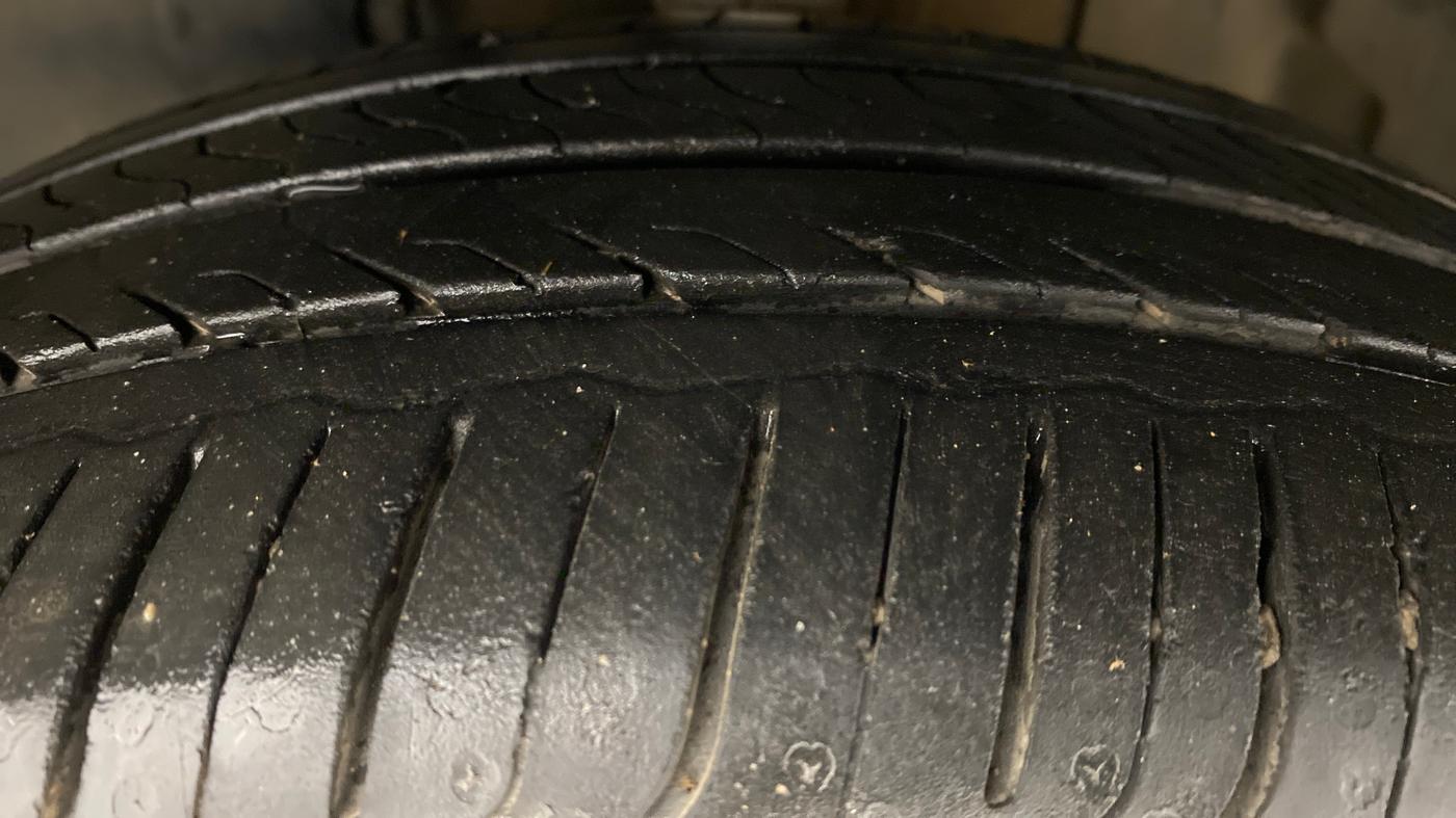 2021 Tata ALTROZ XT 1.5 RTQ, Diesel, Manual, 23,300 km, Left Front Tyre Tread