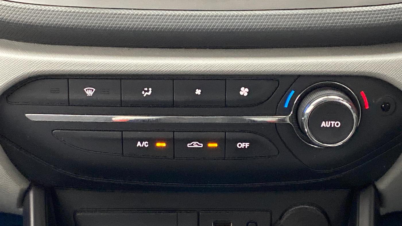 2021 Tata ALTROZ XT 1.5 RTQ, Diesel, Manual, 23,300 km, Automatic Climate Control