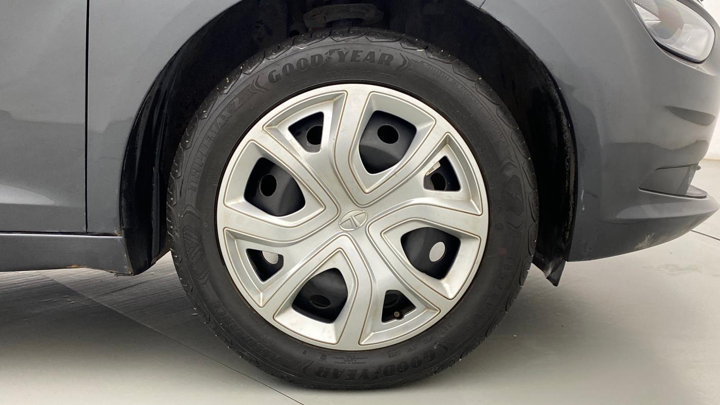 2021 Tata ALTROZ XT 1.5 RTQ, Diesel, Manual, 23,300 km, Right Front Wheel